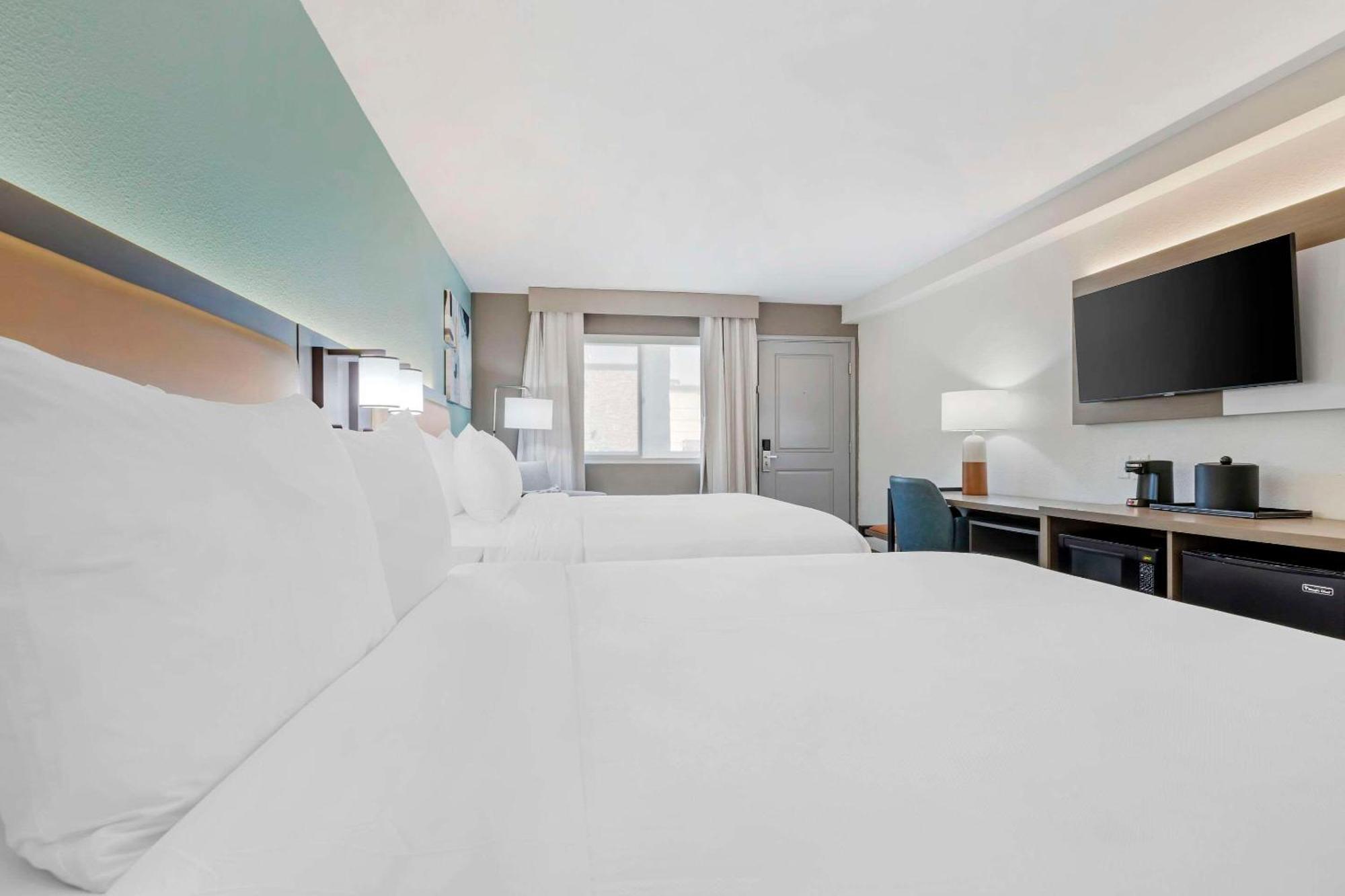 Comfort Sea World Area Inn 3*